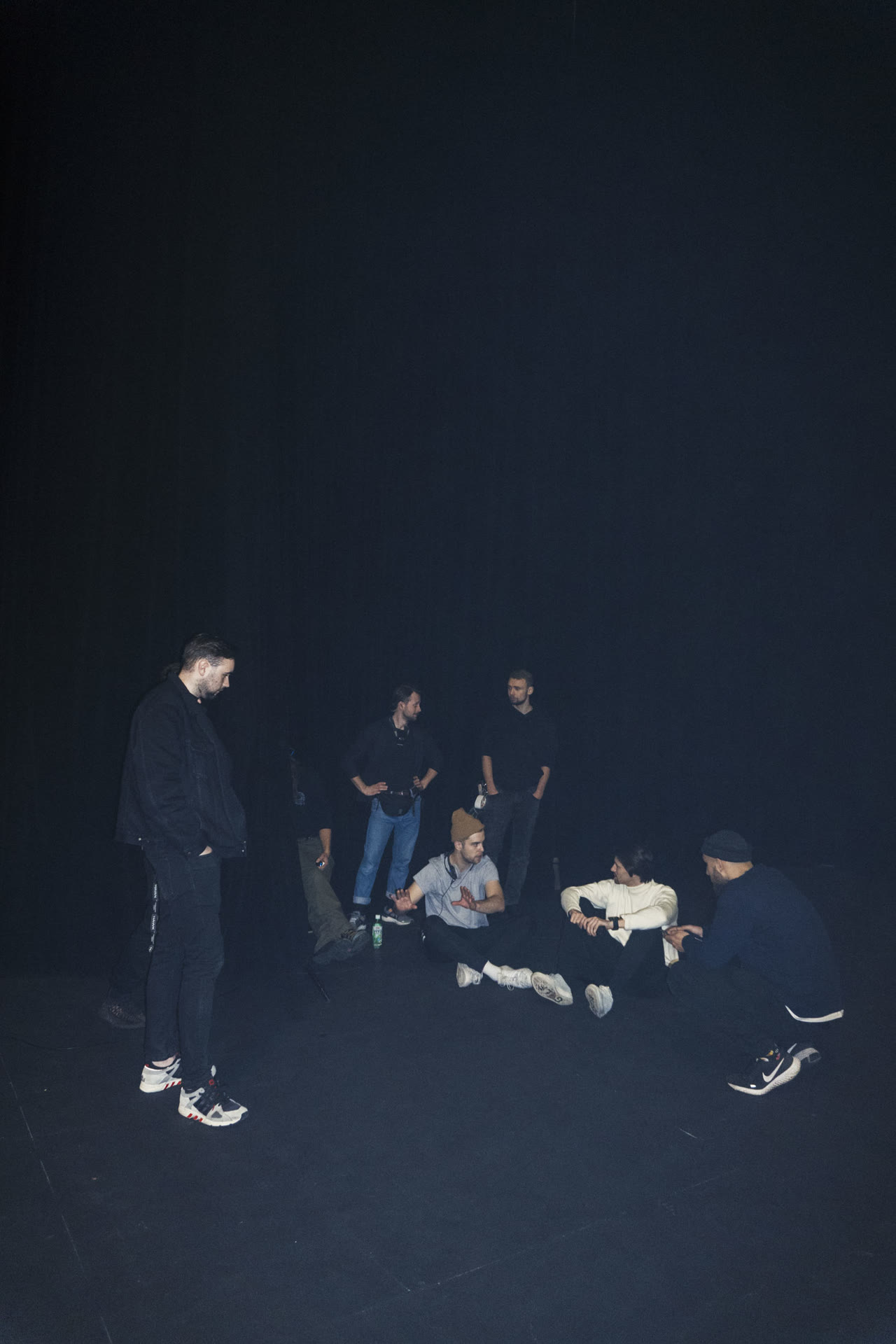 Izaak discussing a scene with the CROWD crew on set